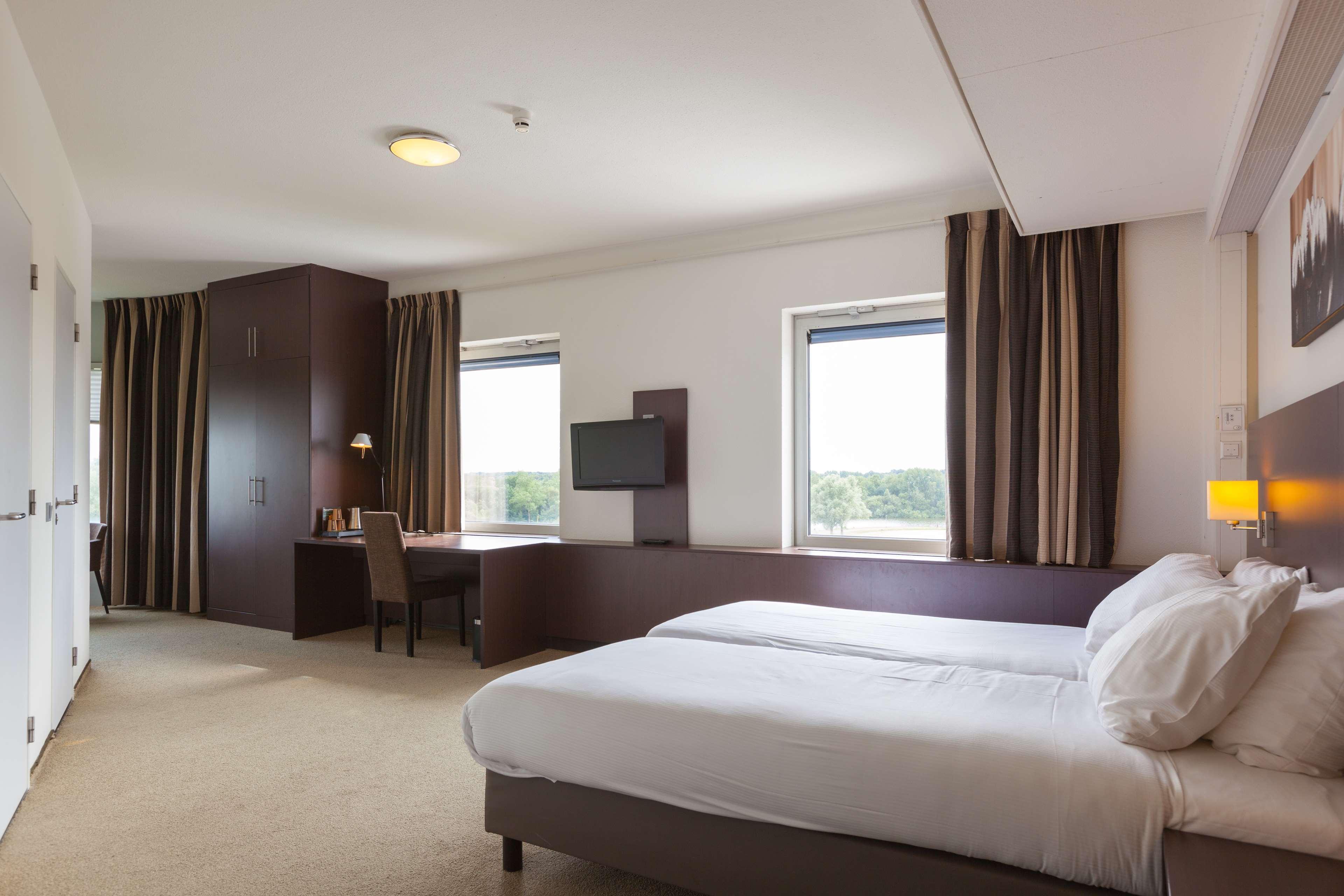 Best Western Plus Flatonia Inn Екстериор снимка