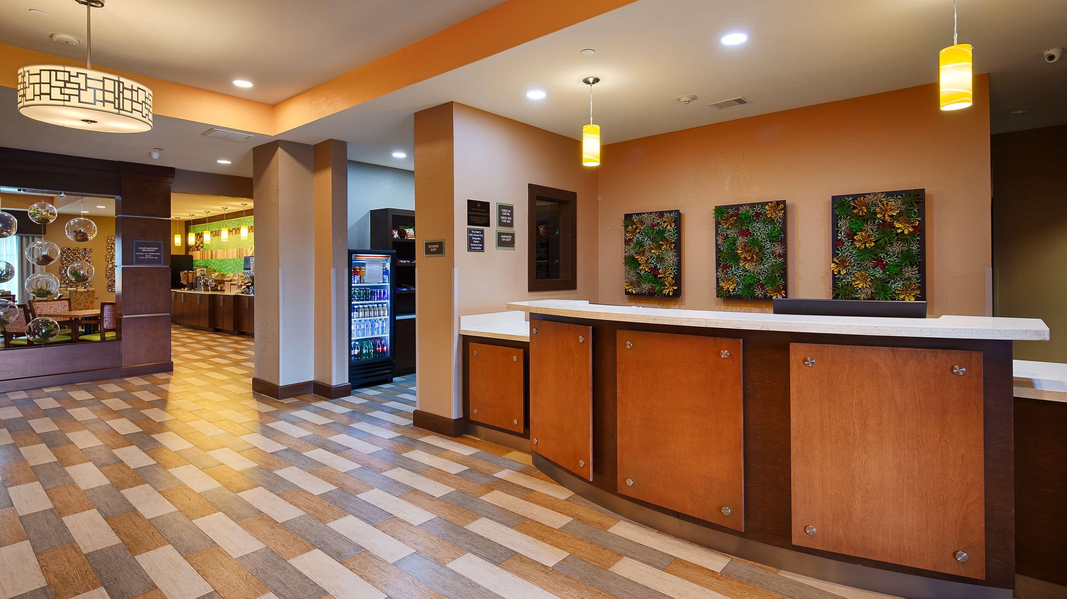 Best Western Plus Flatonia Inn Екстериор снимка