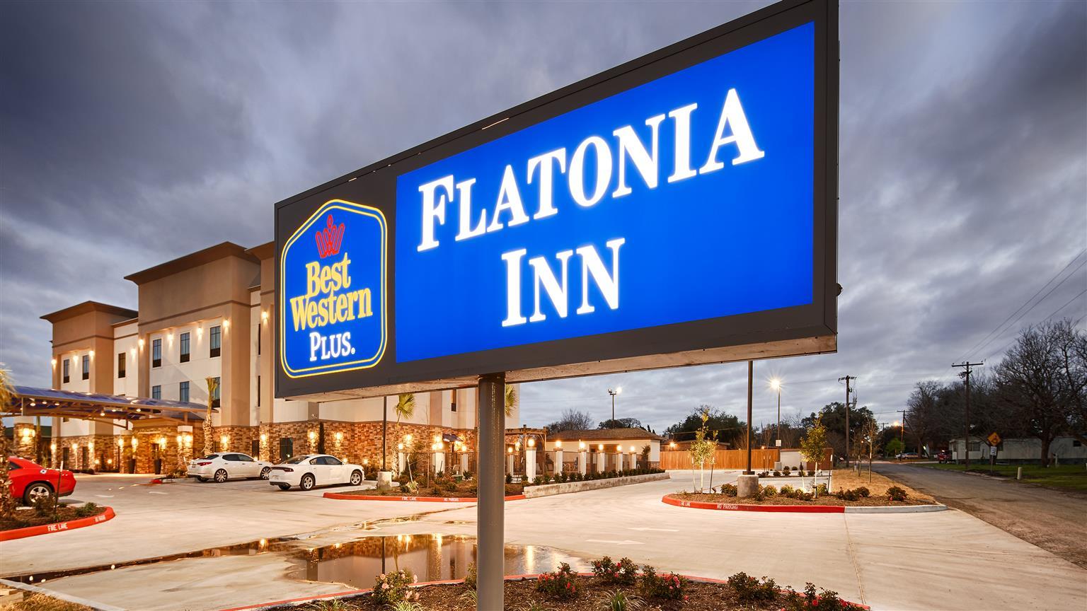 Best Western Plus Flatonia Inn Екстериор снимка